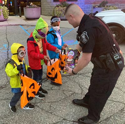 Kids and Policeman enjoy Trunk and Treat